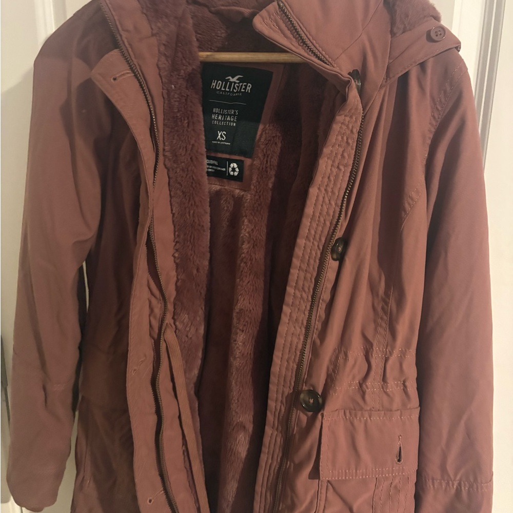 Hollister Women's Hooded Puffer Coat in Mauve